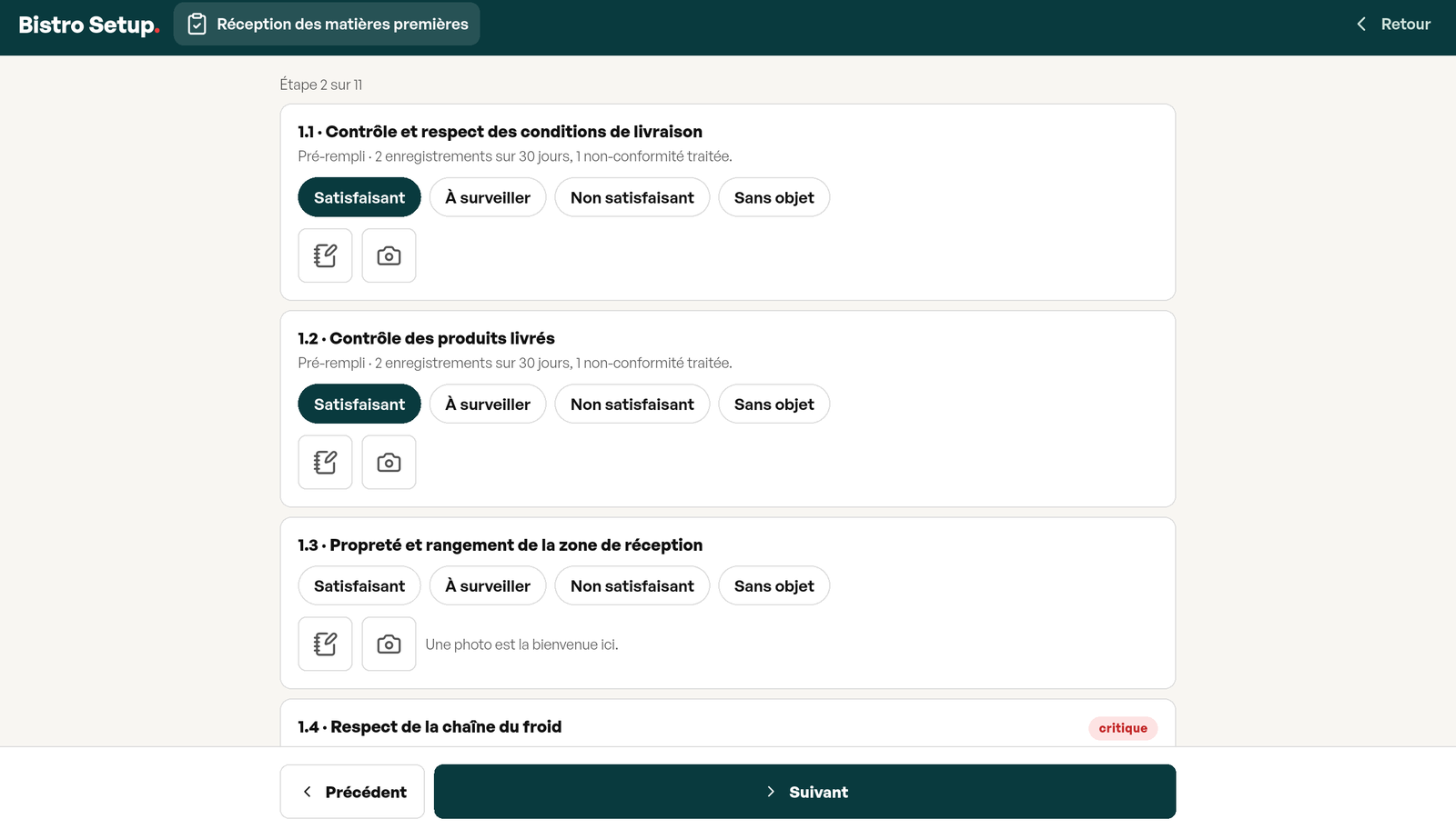 Chapitre Réception des matières premières : les points 1.1 et 1.2 déjà cochés Satisfaisant avec la mention « Pré-rempli · 2 enregistrements sur 30 jours », le point 1.4 marqué critique