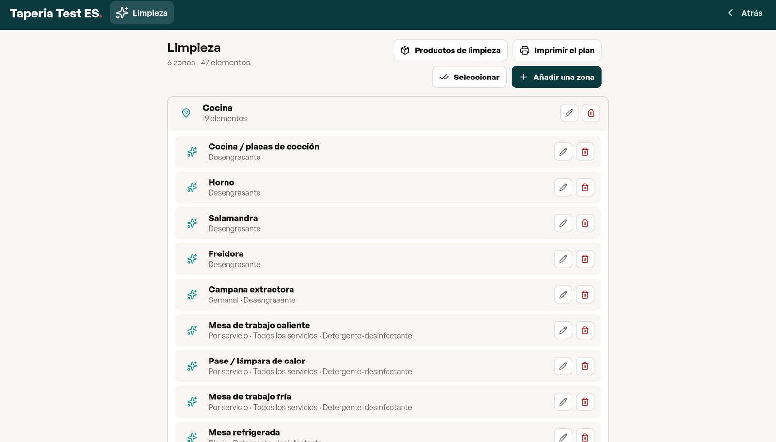 Ajustes del plan de limpieza: seis zonas y 47 elementos, la zona Cocina desplegada con el producto y la frecuencia de cada elemento, botones Productos de limpieza, Imprimir el plan y Añadir una zona