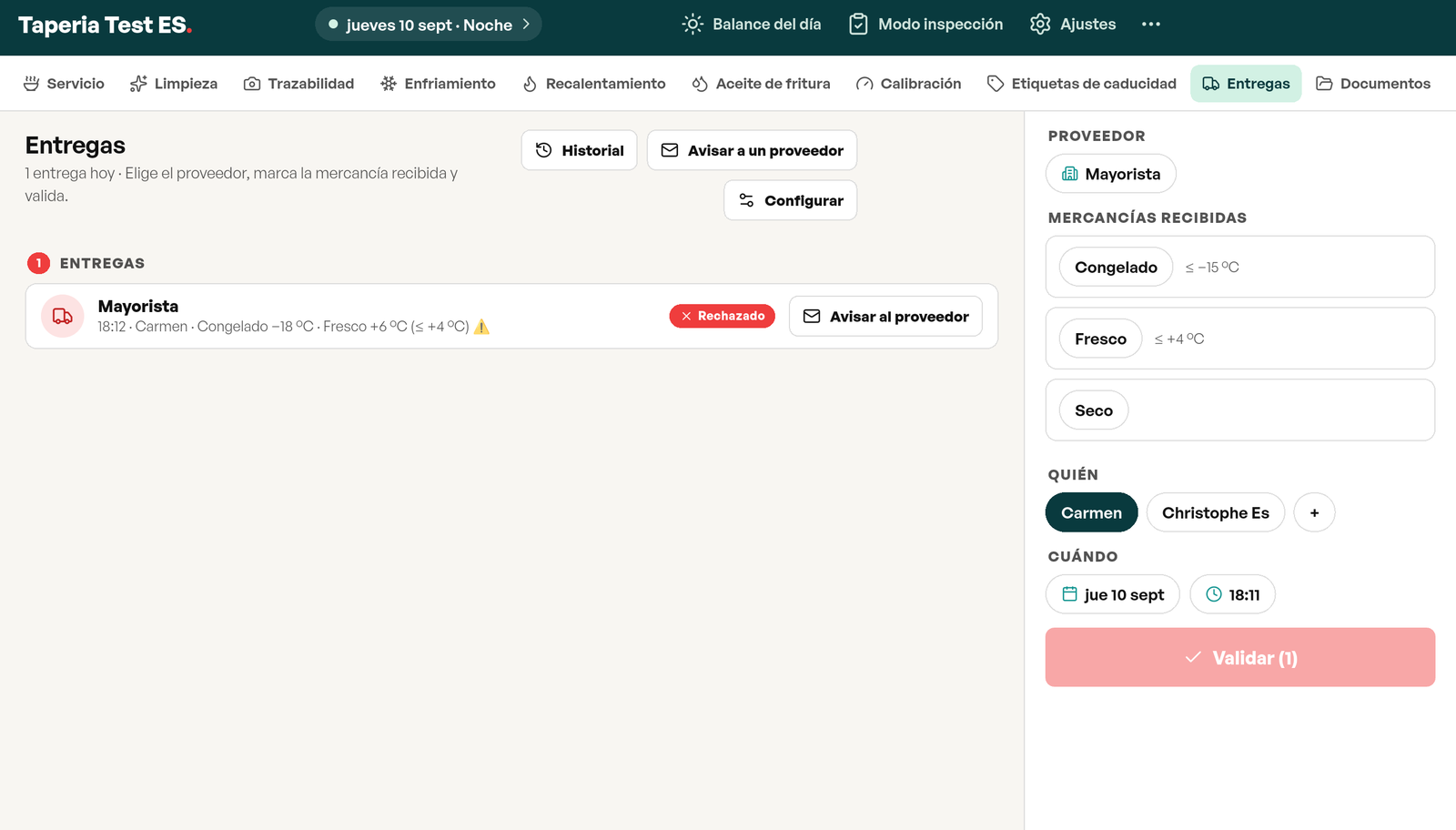 Lista de recepciones del día: entrega del mayorista anotada por Carmen, congelado a −18 °C, refrigerado a +6 °C señalado, entrega rechazada y botón «Avisar al proveedor»